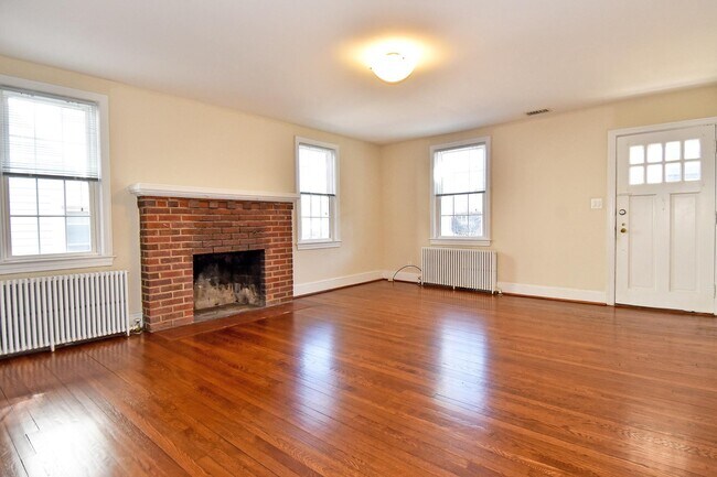 Building Photo - 924 N Danville St