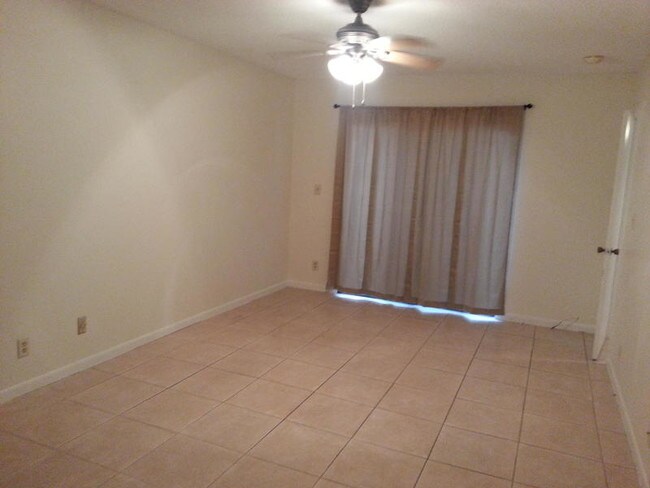 Foto del edificio - 2400 SW 19th Ave