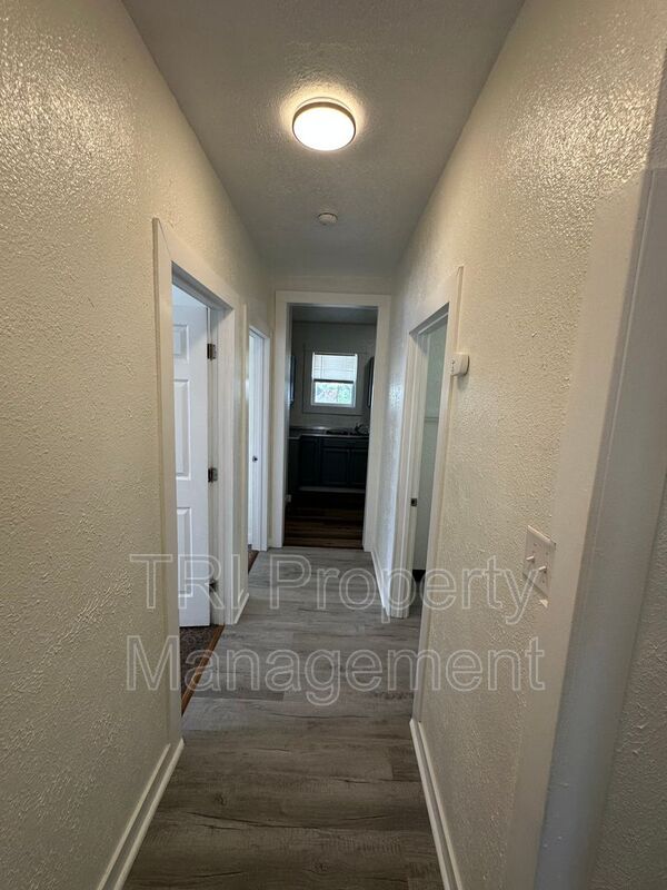 Building Photo - 1320 7th Ave