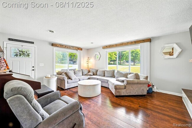 Foto del edificio - 5021 Lakeborn Dr