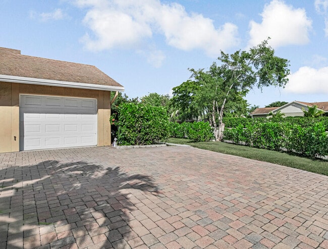 Foto del edificio - 6255 Timberlakes Way