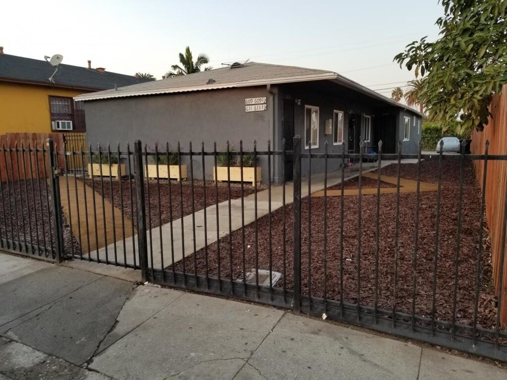611 1/2 W Imperial Hwy, Los Angeles. CA 90044 House for Rent in Los