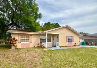 Building Photo - 2147 Sandalwood Dr