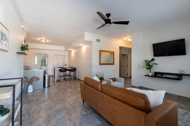 Building Photo - 150 Crescent Beach Dr