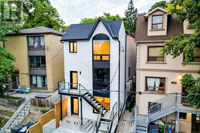 Photo du bâtiment - 1250 Davenport Rd