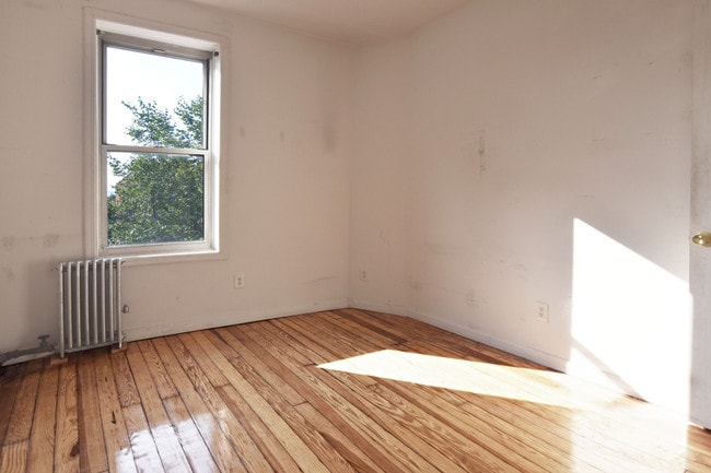 Building Photo - 189 Meserole Ave