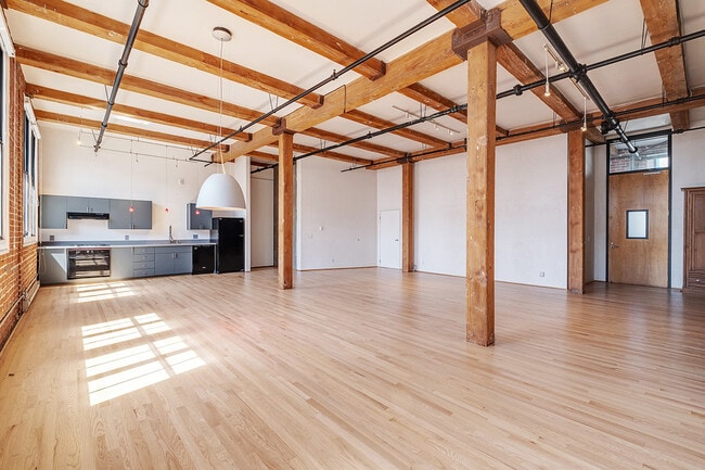 Building Photo - 461 2nd St