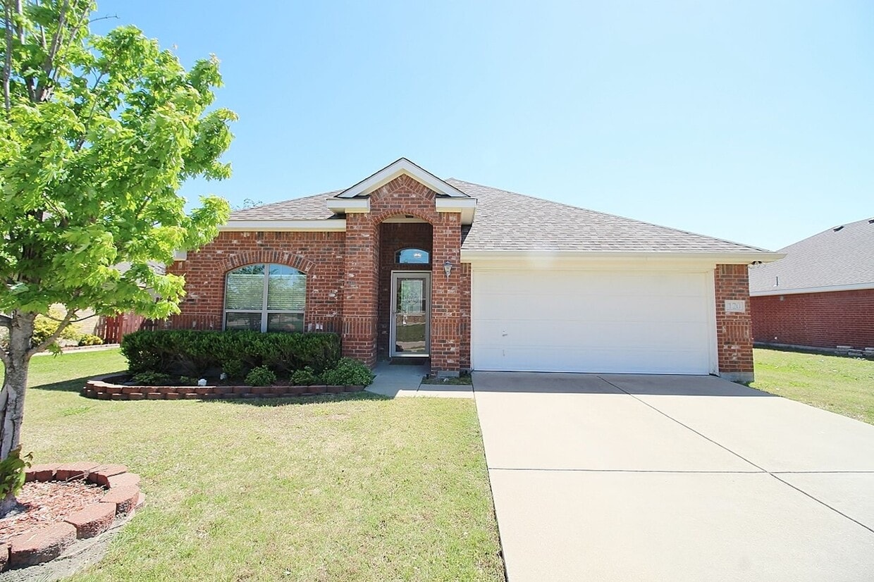 Primary Photo - Lovely 3/2/2 in Waxahachie For Rent!