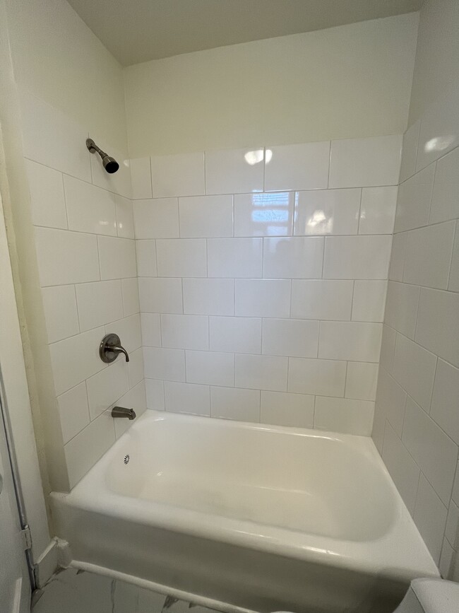 2Bed - Rosebury Apartments
