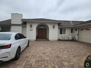 Building Photo - 6421 Lochmoor Dr