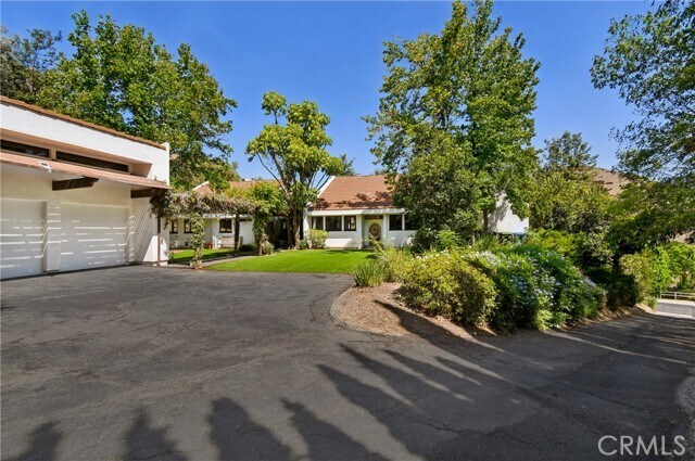 Foto del edificio - 191 Dapplegray Rd