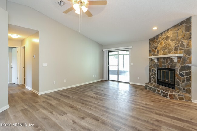 Building Photo - 1441 Kingfisher Ln N