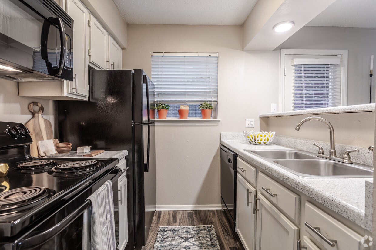 The Hamptons Apartments in Dallas, TX