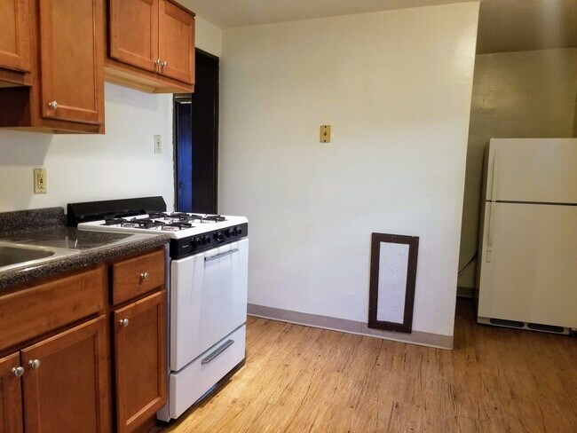 Foto del edificio - Cozy One Bedroom Apartment! Great Oakland ...