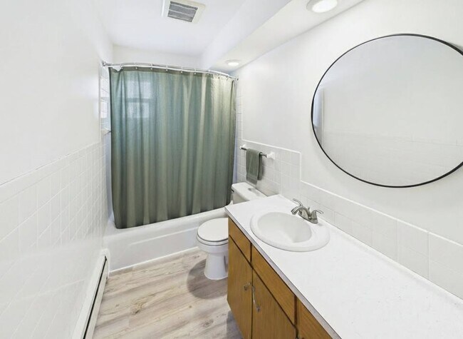 Building Photo - 1004 31st Ave N