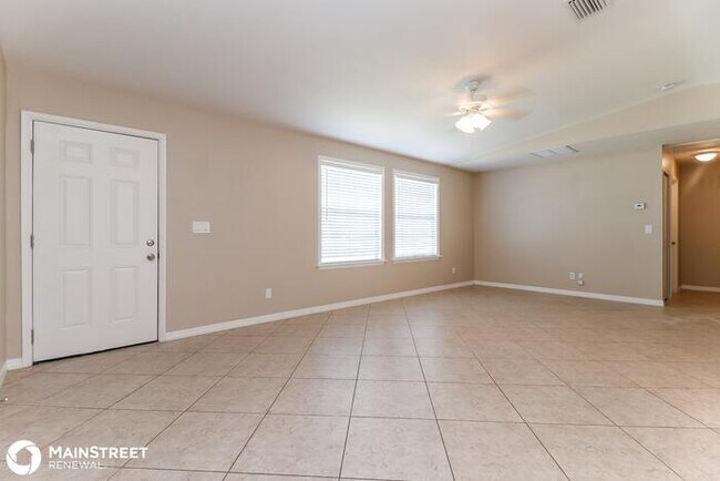 Foto del edificio - 721 NW Douglas Cir, Cape Coral, FL 33993