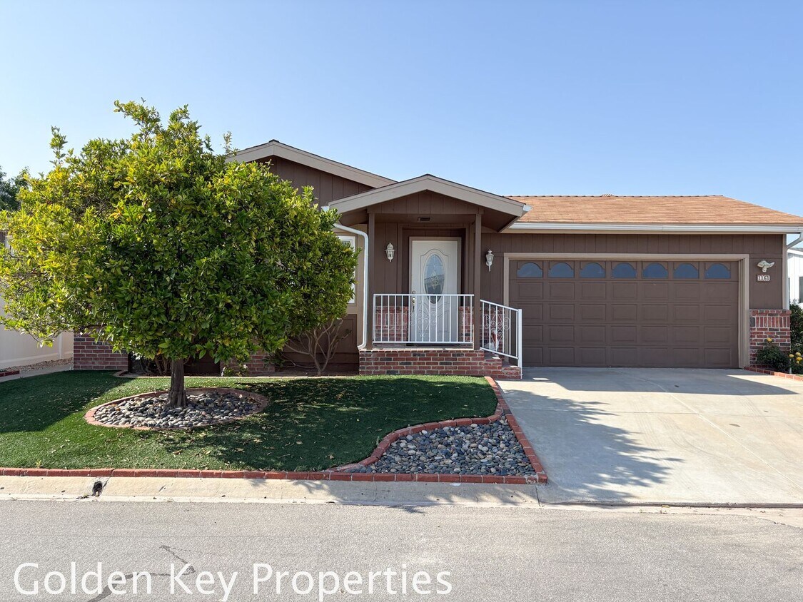 Foto principal - Welcome to the spacious single-level manuf...