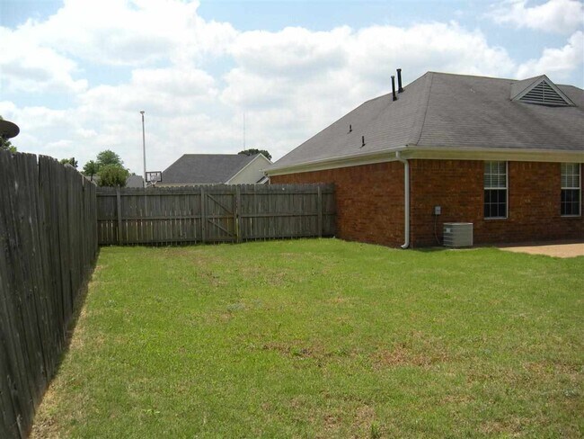 Foto del edificio - 6706 Whitten Grove Cove