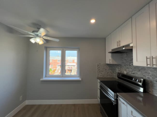 Building Photo - 61-60 69th Ln