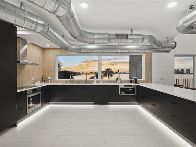 Foto del edificio - 50 Coe Rd