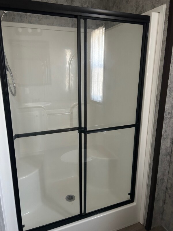 Foto del edificio - 302 Lakeview Rd