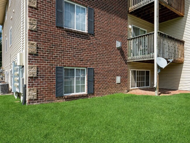 Building Photo - 5908 Sutton Pl