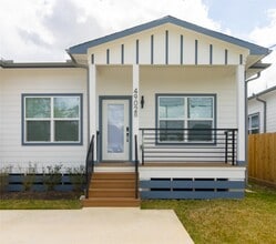 Building Photo - 4902 Higgins St