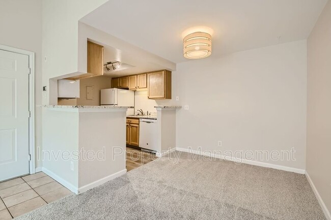 Building Photo - 10323 E Peakview Ave