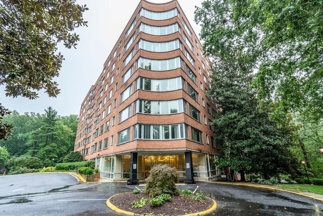 Photo - 4200 Cathedral Ave NW Apartments