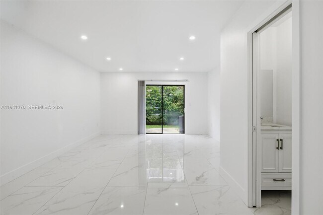 Foto del edificio - 6850 NW 173rd Dr