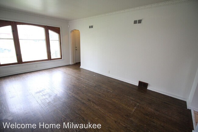 Building Photo - 3 br, 1 bath House - 3860 N 51st Blvd
