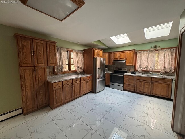 Building Photo - 2119 Maple Ave