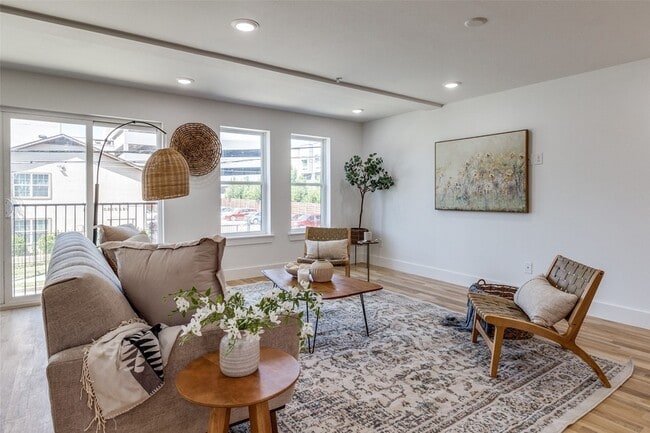 Photo - 4701 San Jacinto St Apartment