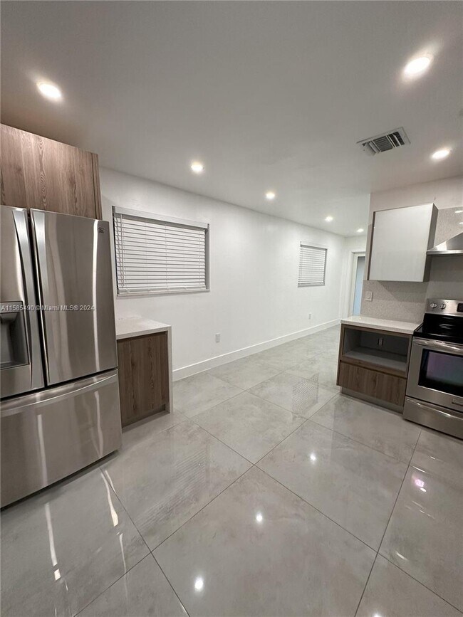 Foto del edificio - 2785 SW 33rd Ave