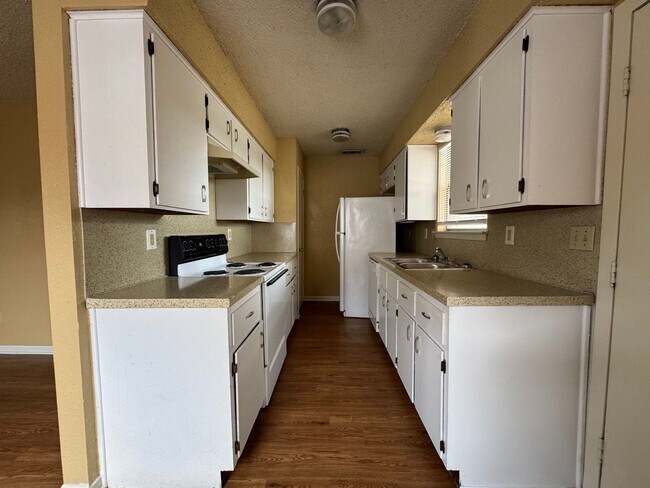 Foto del edificio - 2208 Hunt Dr