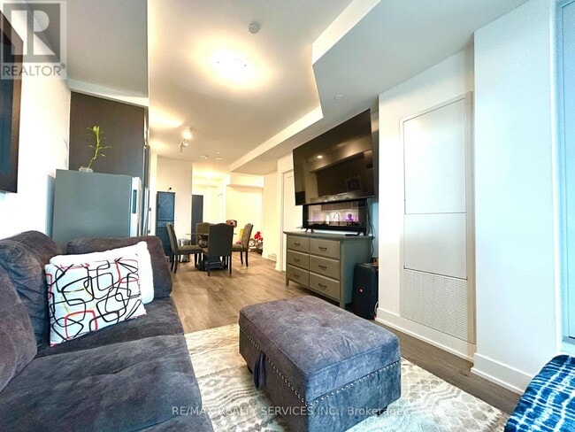 Building Photo - 2545 Simcoe St N