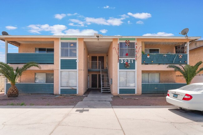 Building Photo - Thomas Ave A-D
