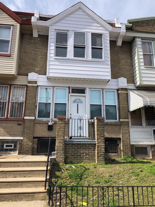 Foto principal - 6005 Chester Ave