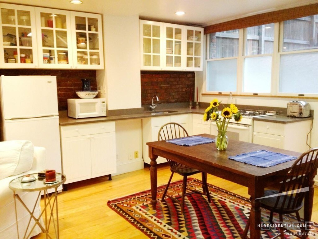 Primary Photo - 139 Henry St