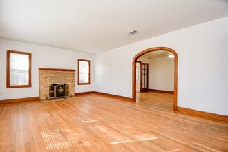 Building Photo - 609 Milwaukee St