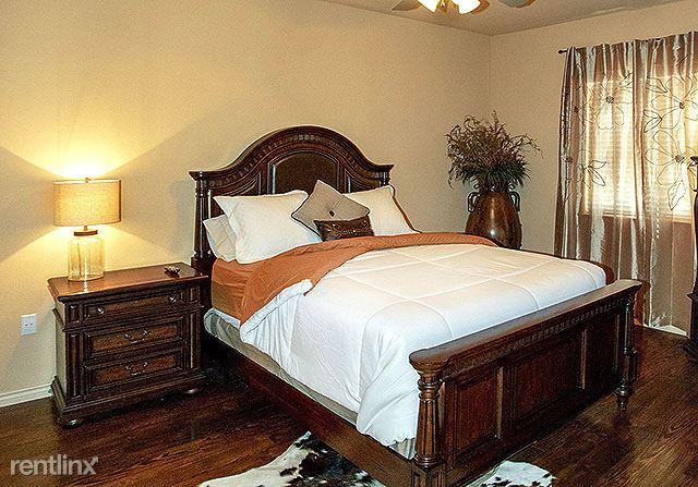 Foto del edificio - 4 br, 2 bath Condo - 180 Crown Pointe Blvd...