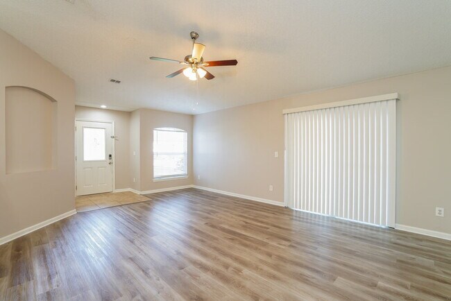 Foto del edificio - 2835 Southampton Dr