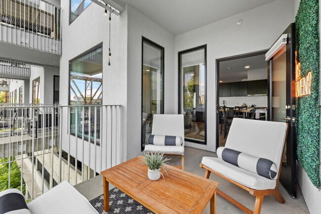 Building Photo - River View| Elevator, Balcony, Germantown,...