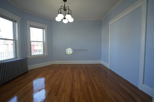 Building Photo - 129 Draper St