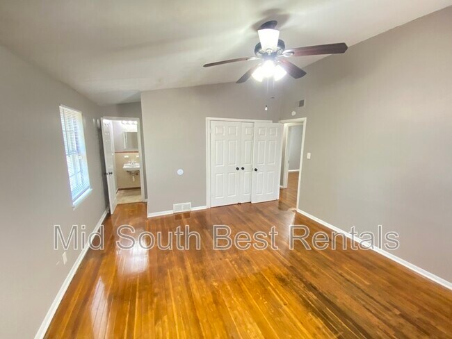 Building Photo - 3082 Bluffdale St