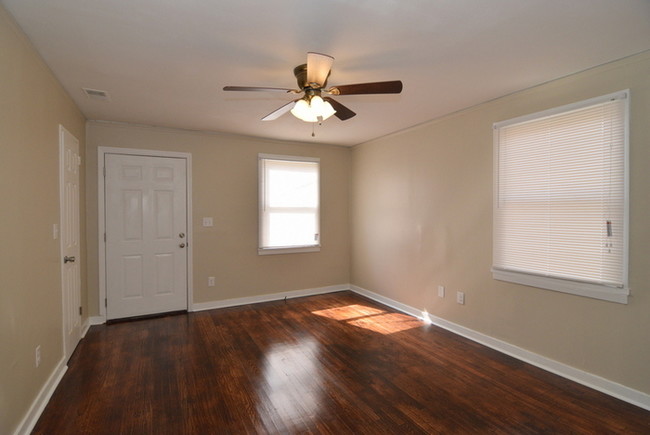 Foto del edificio - Renovated 2 Bedroom Duplex - Section 8 OK