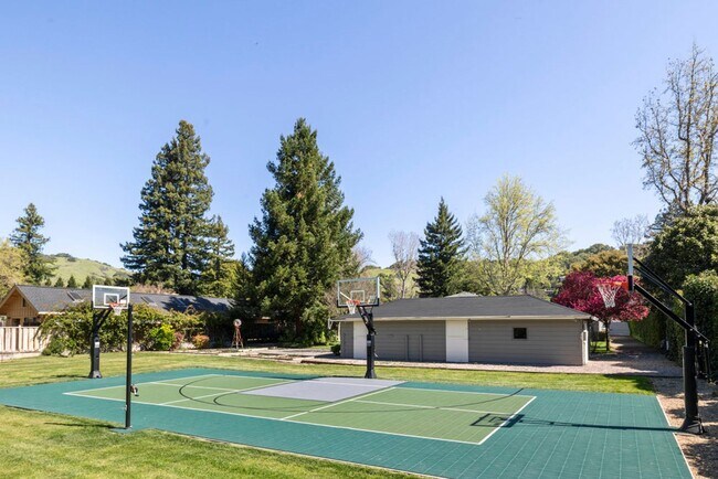 Foto del edificio - ?Impressive Estate Living in Sleepy Hollow!  1 Acre!  Pool!  Solar!  AC!  FOUNDATION