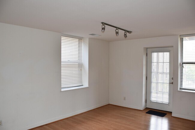 Foto del edificio - 5696 Kingsbury Ave