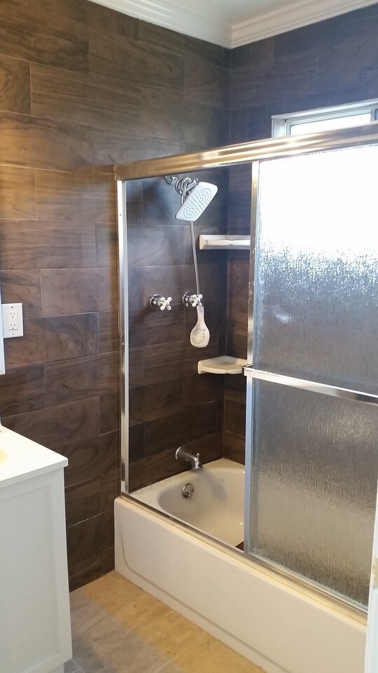 Foto del edificio - 303 E 213th St
