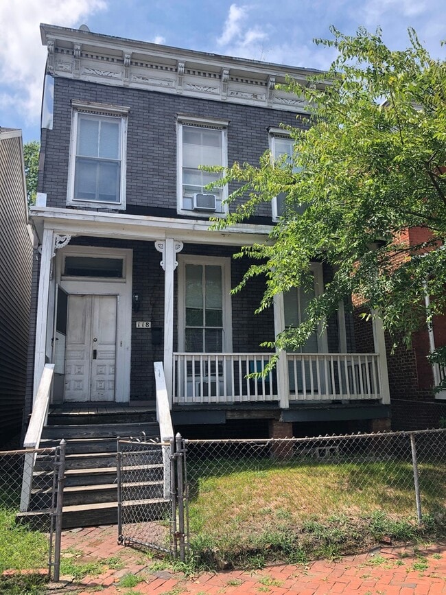 Spacious 4 bdrm/2 bath Home Located in Richmond's Fan District w/Balcony!! Walking Distance to V... - Spacious 4 bdrm/2 bath Home Located in Richmond's Fan District w/Balcony!!  Walking Distance to V...